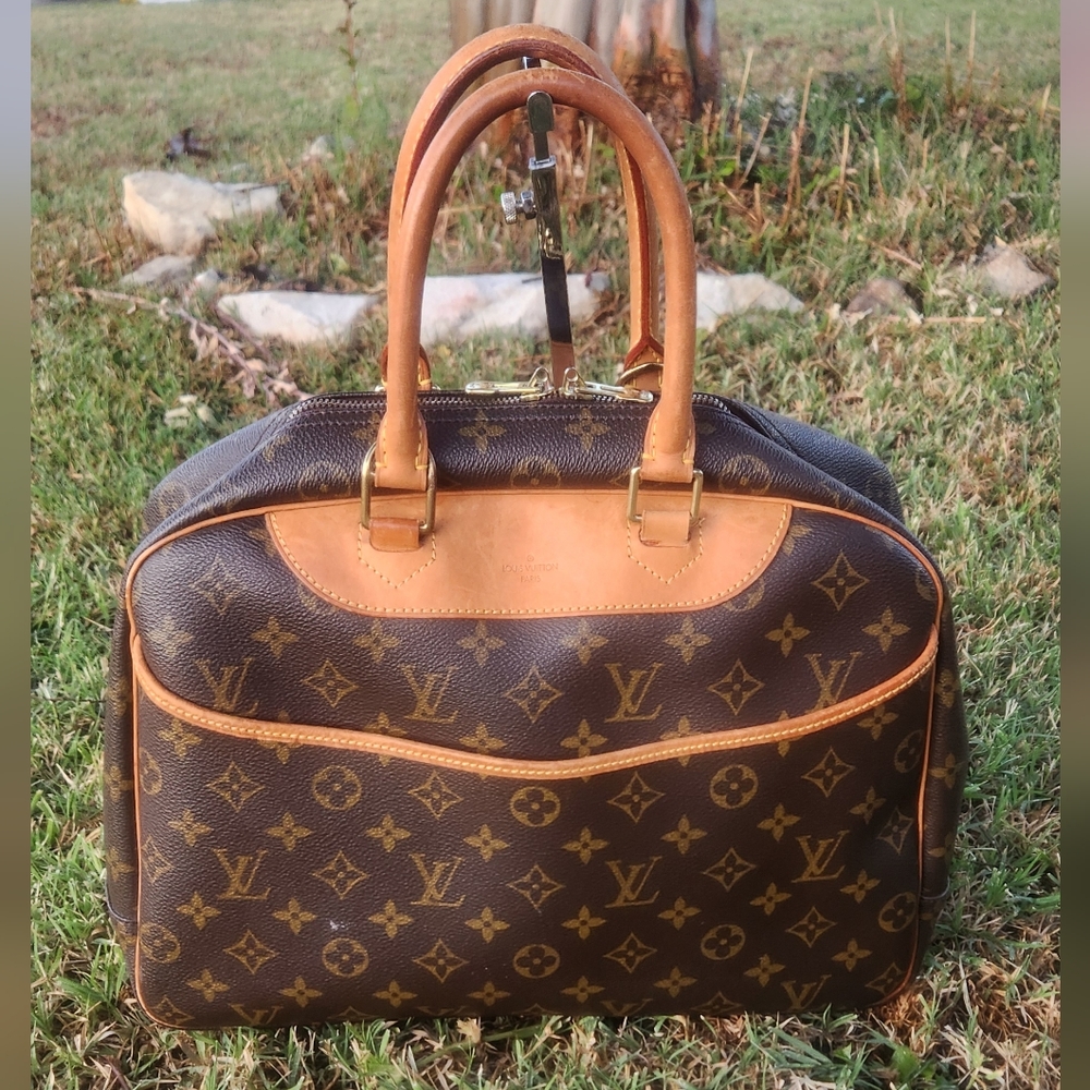 Louis Vuitton Brown Monogram Handbag - Picture 2 of 13